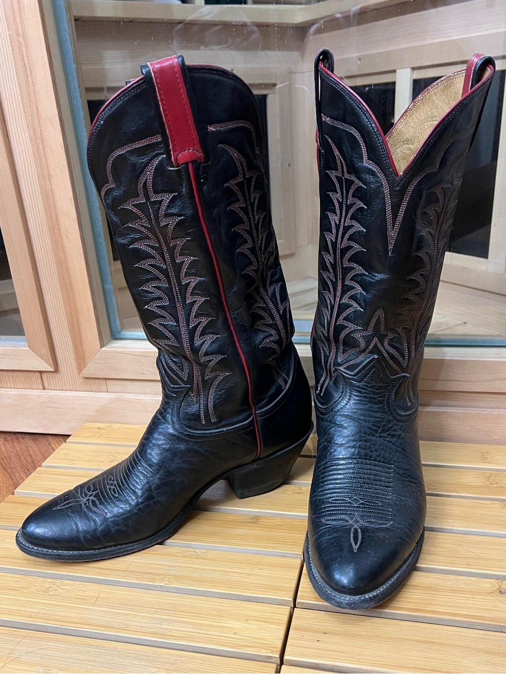 Tony Lama vintage  Black Leather Cowboy Boots with Red Trim men’s 8 D